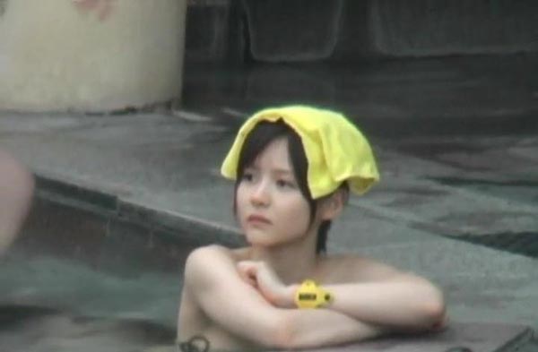 露天風呂、おさげ美少女