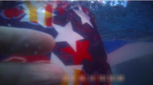 謎の手と水着少女４